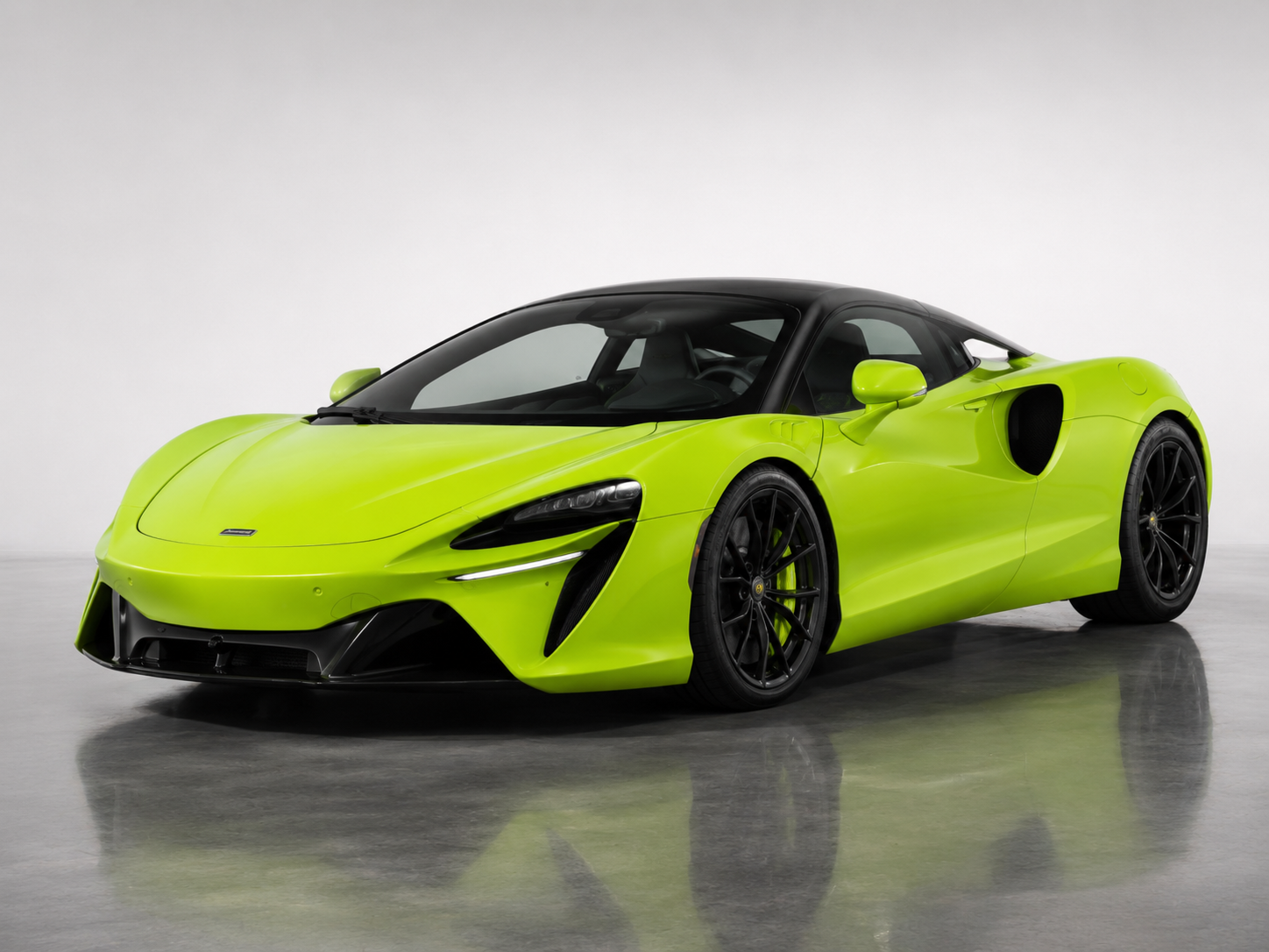 2025 McLaren Artura | photo 2
