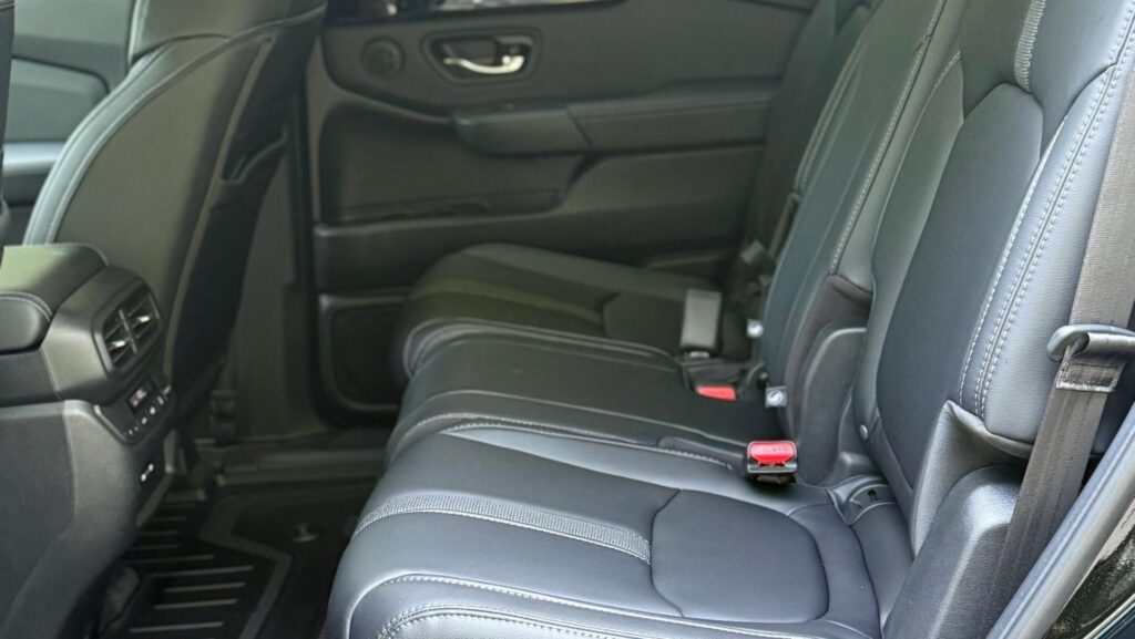 Honda Pilot rental Miami photo 2