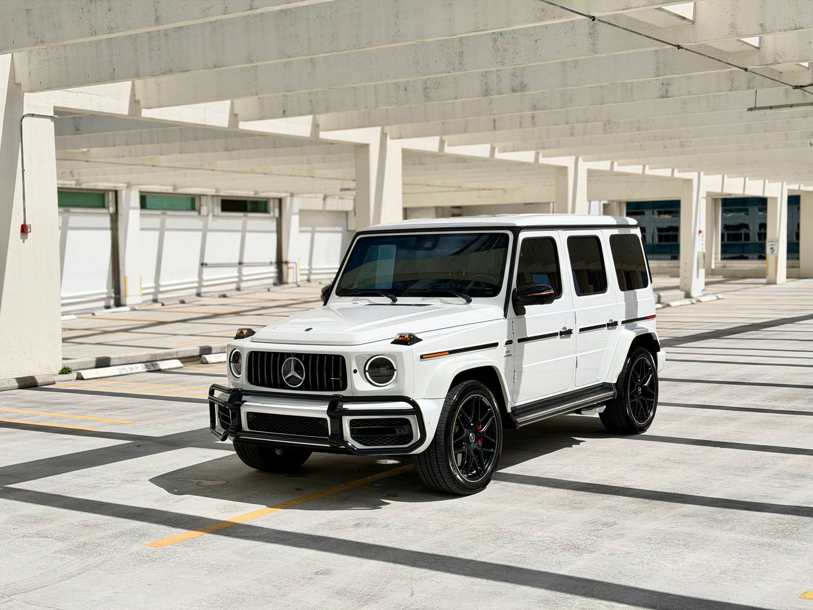 White Mercedes-AMG G63 rental Miami photo 2